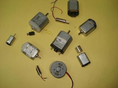 怎么讓兩個小馬達更多或以上不通電的情況下一直轉動不停