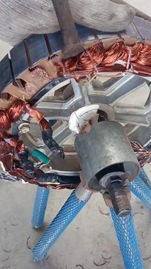 3千瓦電摩無刷電機(jī)鑿線中,今天修理這個(gè) 直流電機(jī)維修 發(fā)電機(jī)維修